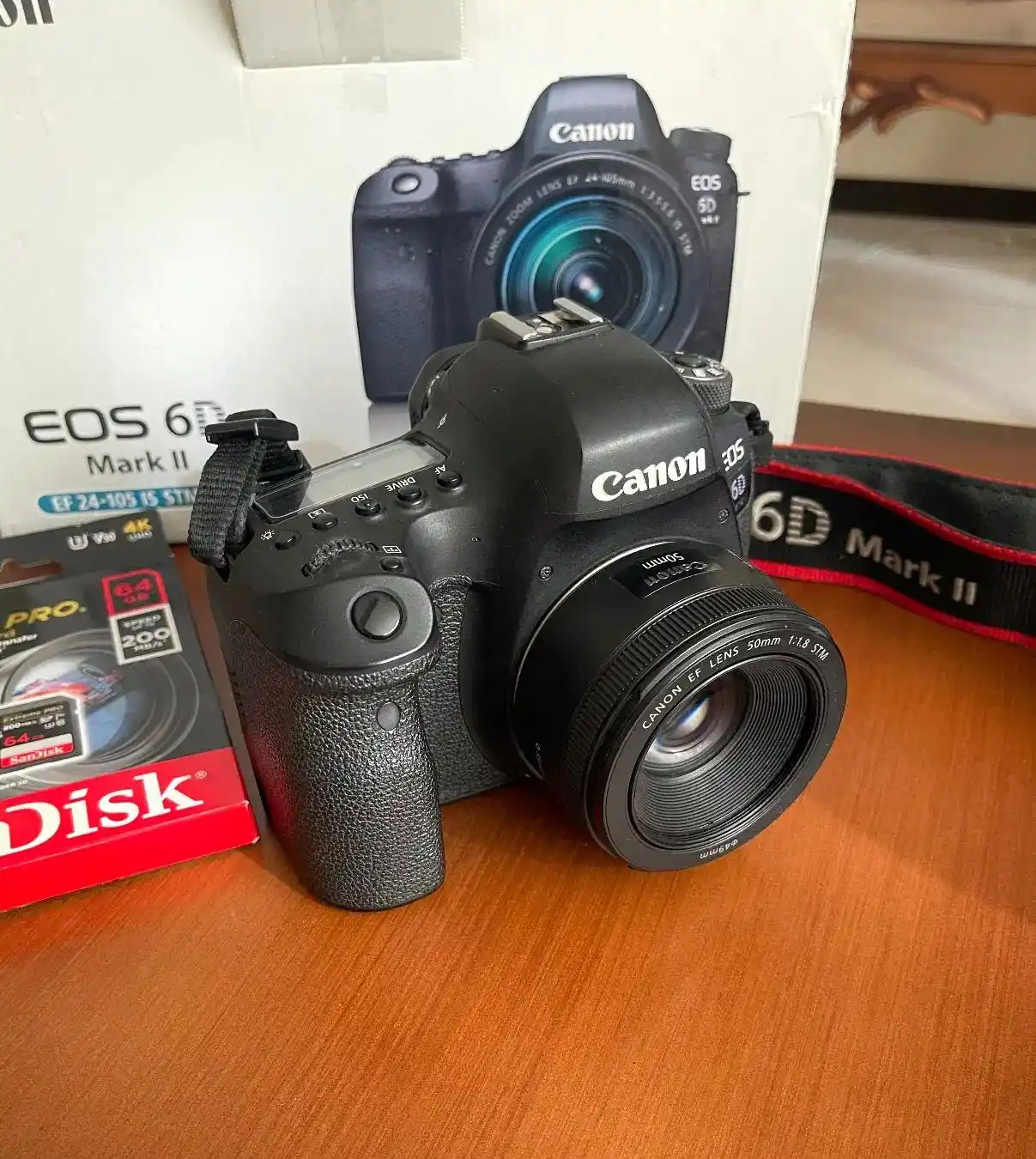 دوربین 6d mark ll با لنز فیکس و رم 64G دست دو