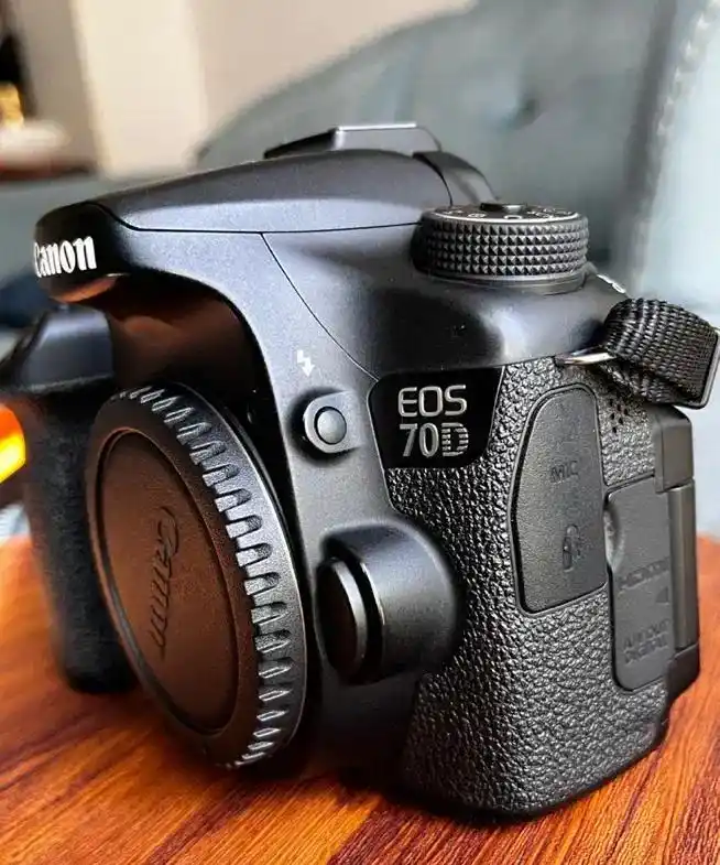 کنن 70D - 18/135 به همراه کوله پشتی دست دو