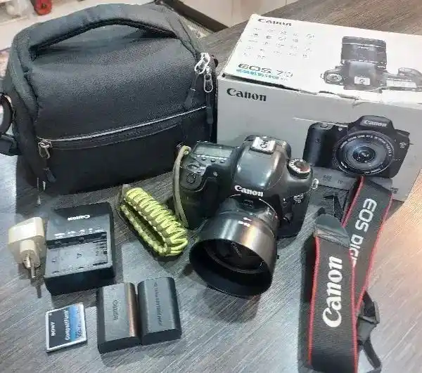 دوربین 7d لنز 50 f1.8 دست دو
