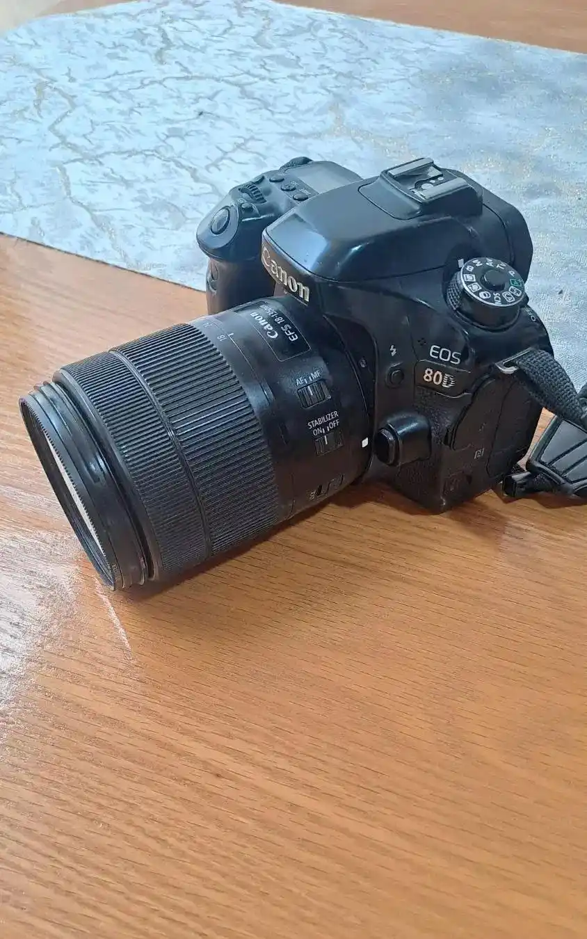 دوربین 80d کنون دست دو