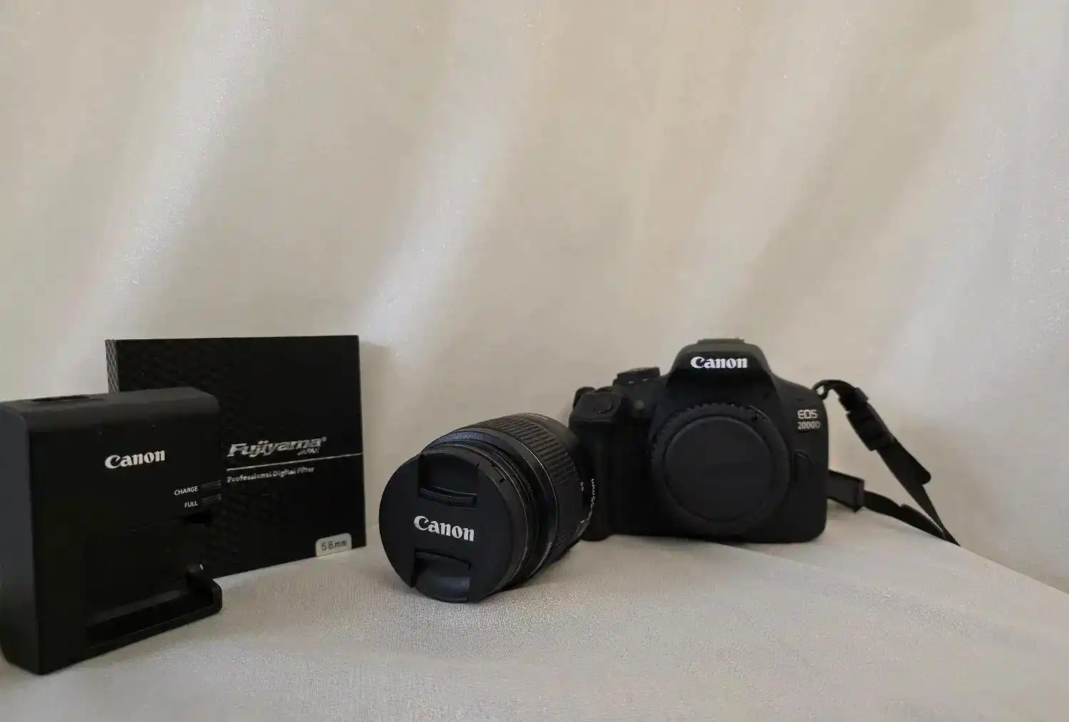 Canon 2000D دست دو