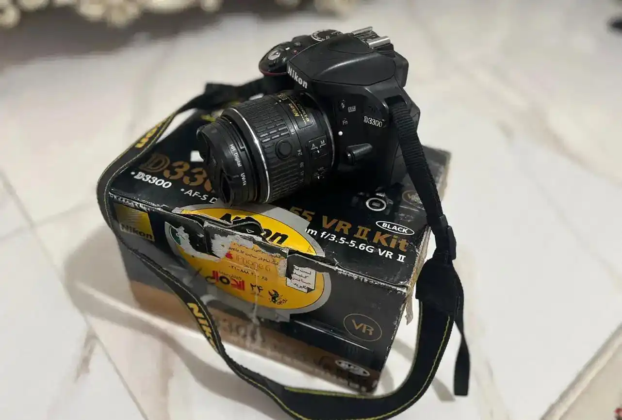 Nikon d3300 lenz 18-55 دست دو