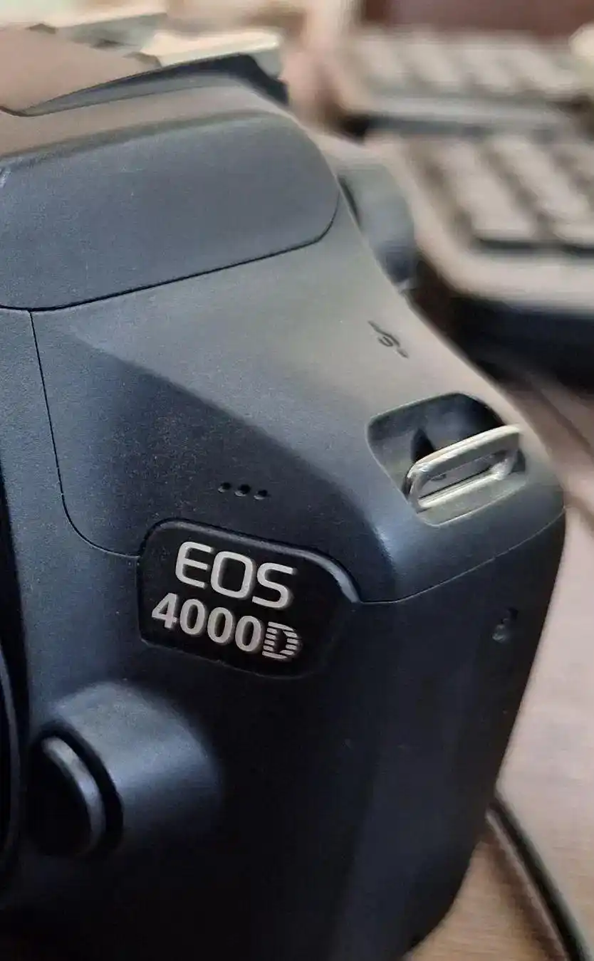 دوربین کانن 4000d دست دو
