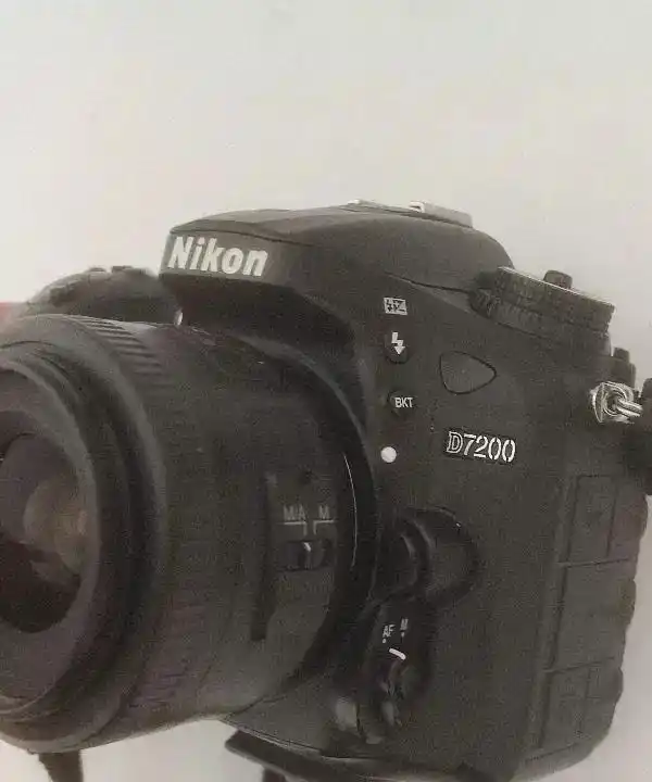 Nikon d7200 دوربین نیکون دست دو