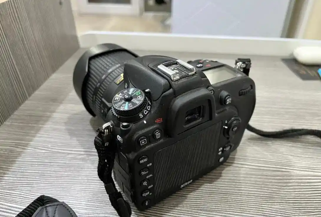 دوربین نیکون D7200 لنز 140-18 دست دو