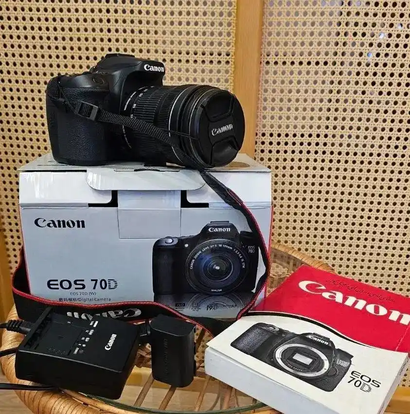 دوربین عکاسی canon 70D دست دو