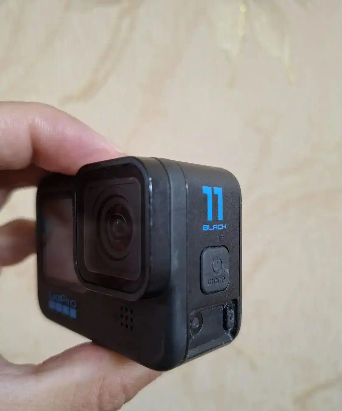 دوربین گوپرو ۱۱ (Gopro hero 11) به همراه لوازم دست دو