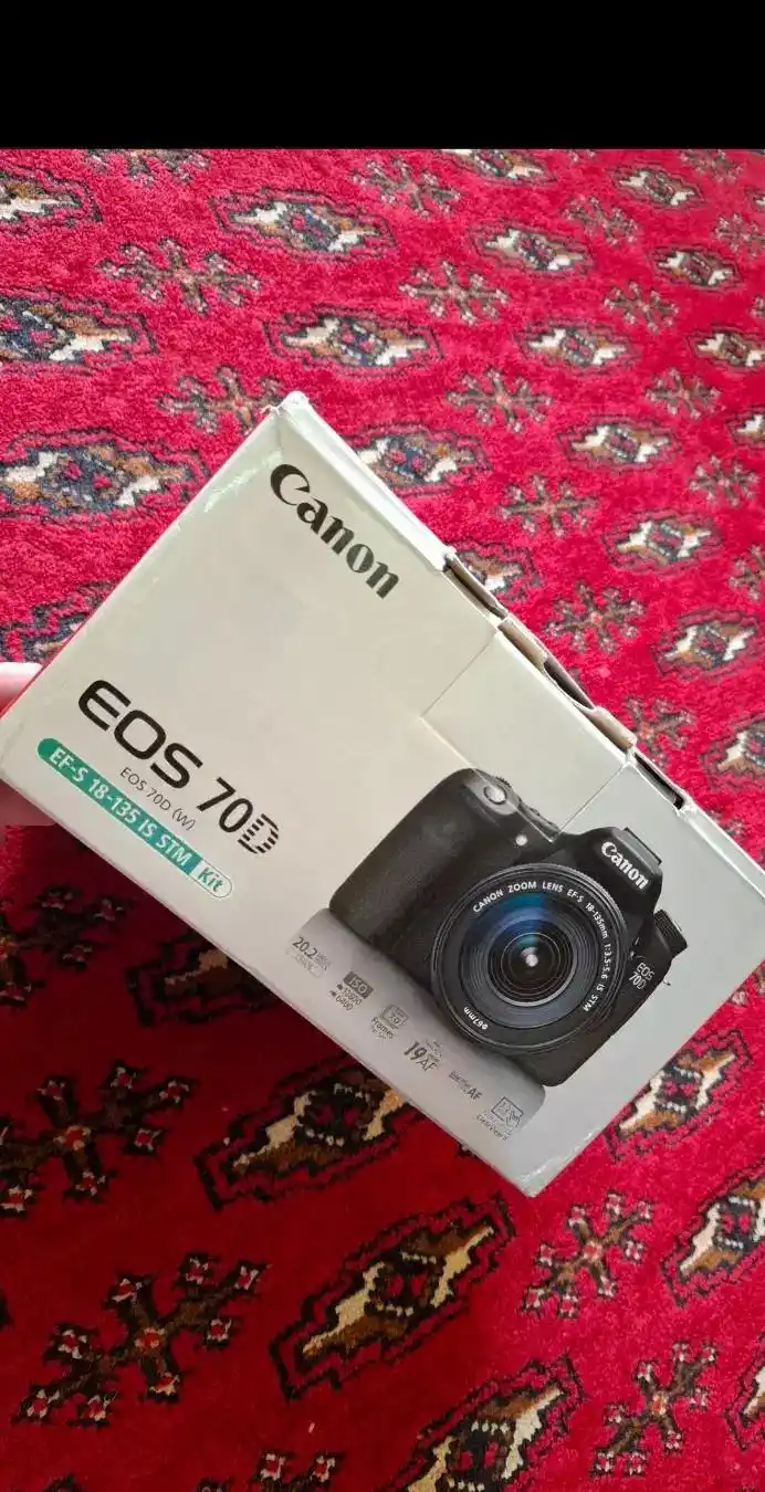 دوربین Canon 70D دست دو