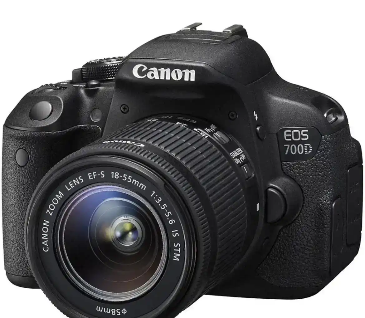 دوربین کنون 700D دست دو