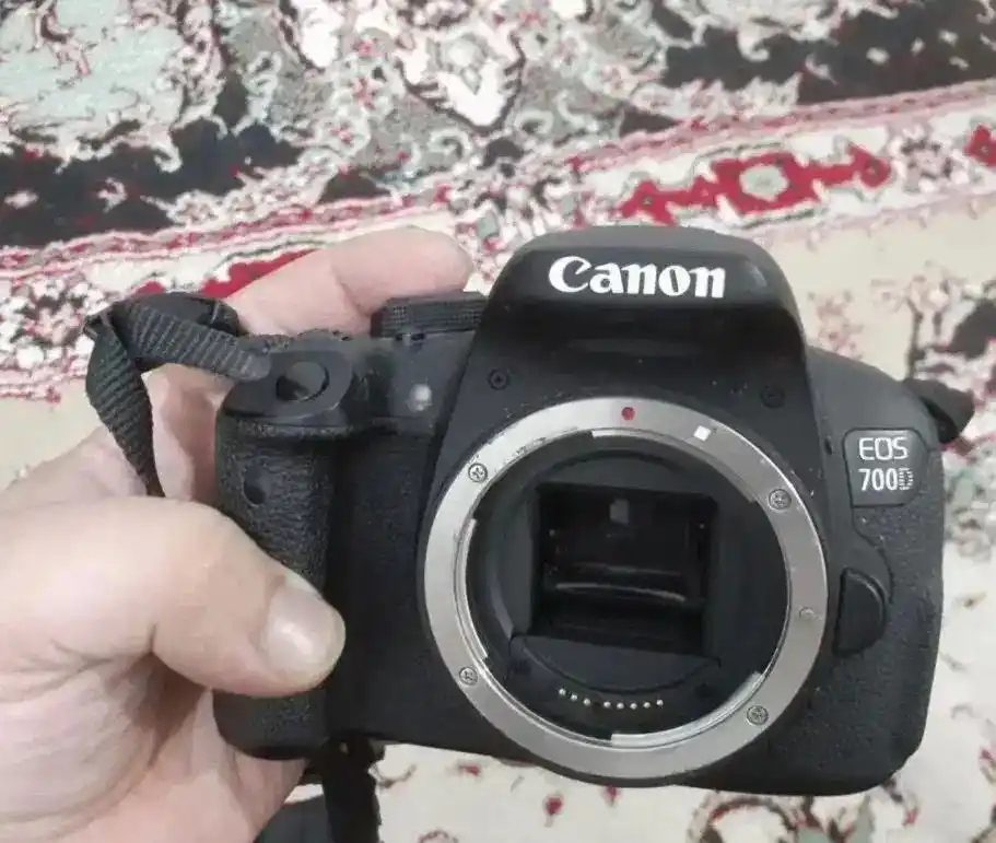 دوربین عکاسی canon 700D دست دو