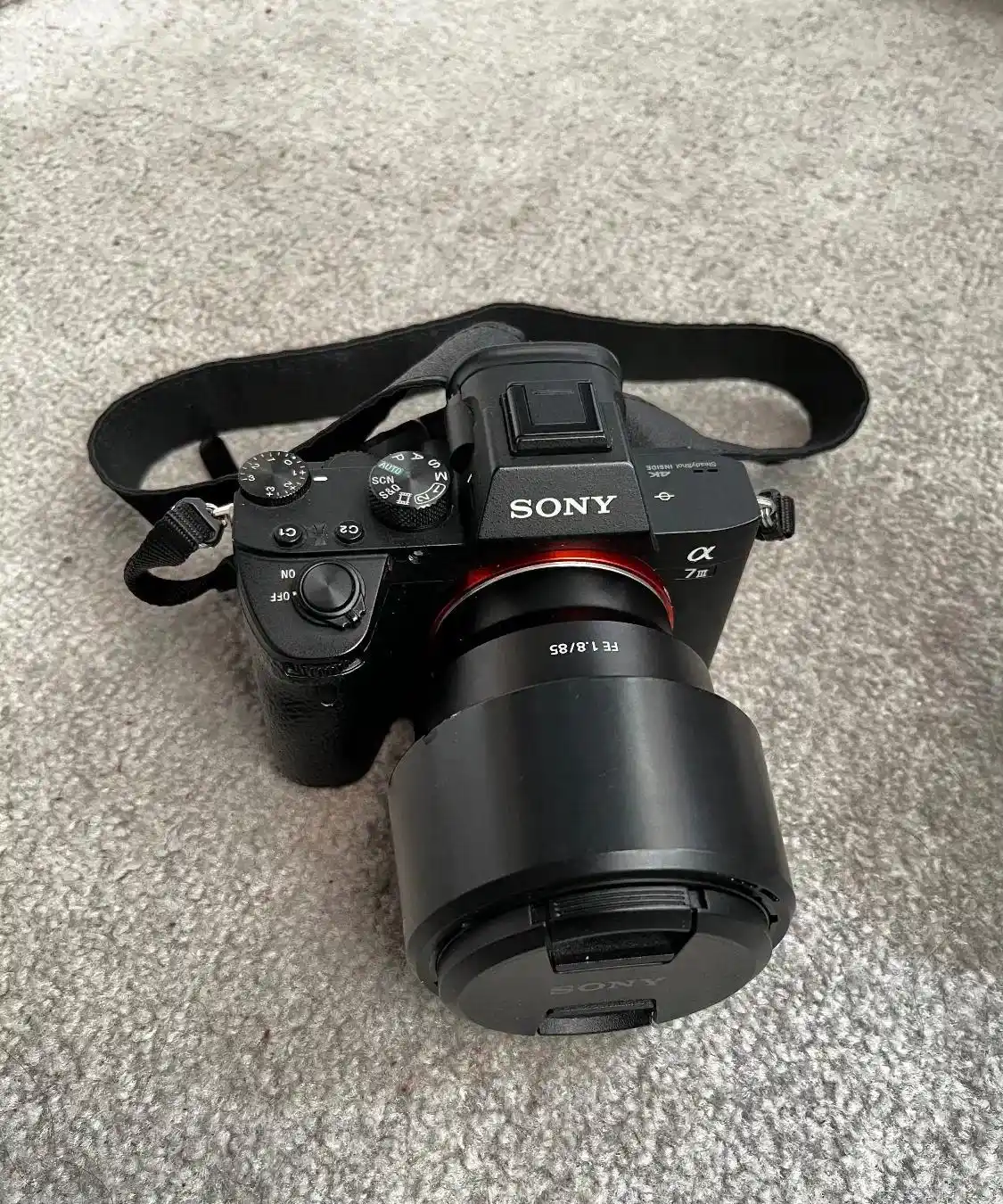 دوربین a 7iii و لنز 85mm دست دو