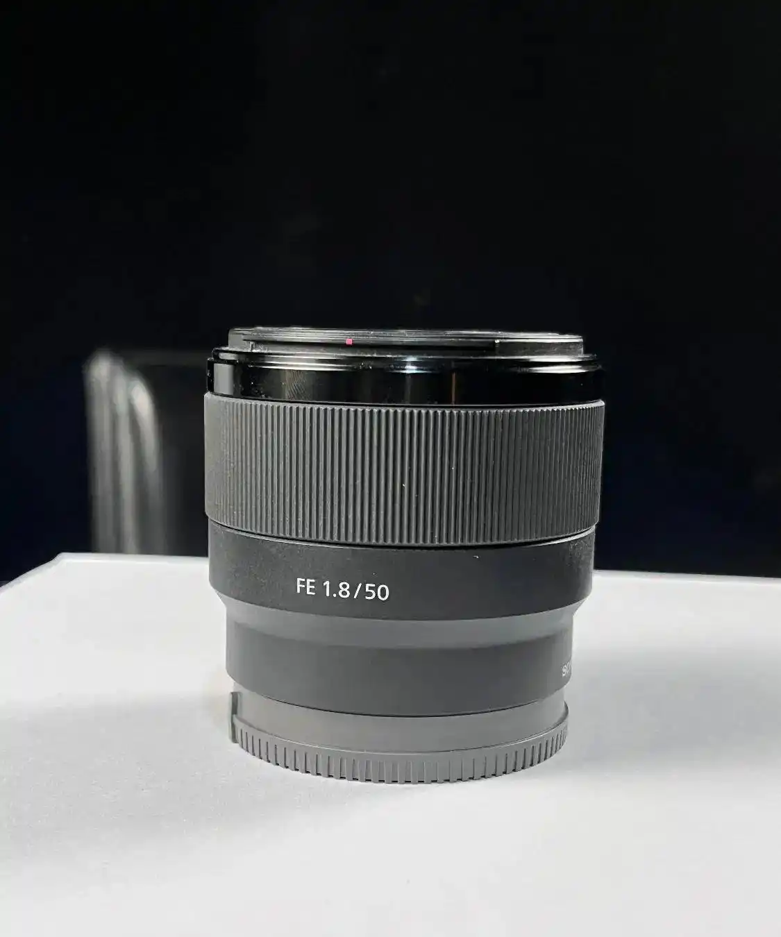 لنز 50mm sony f1.8 دست دو