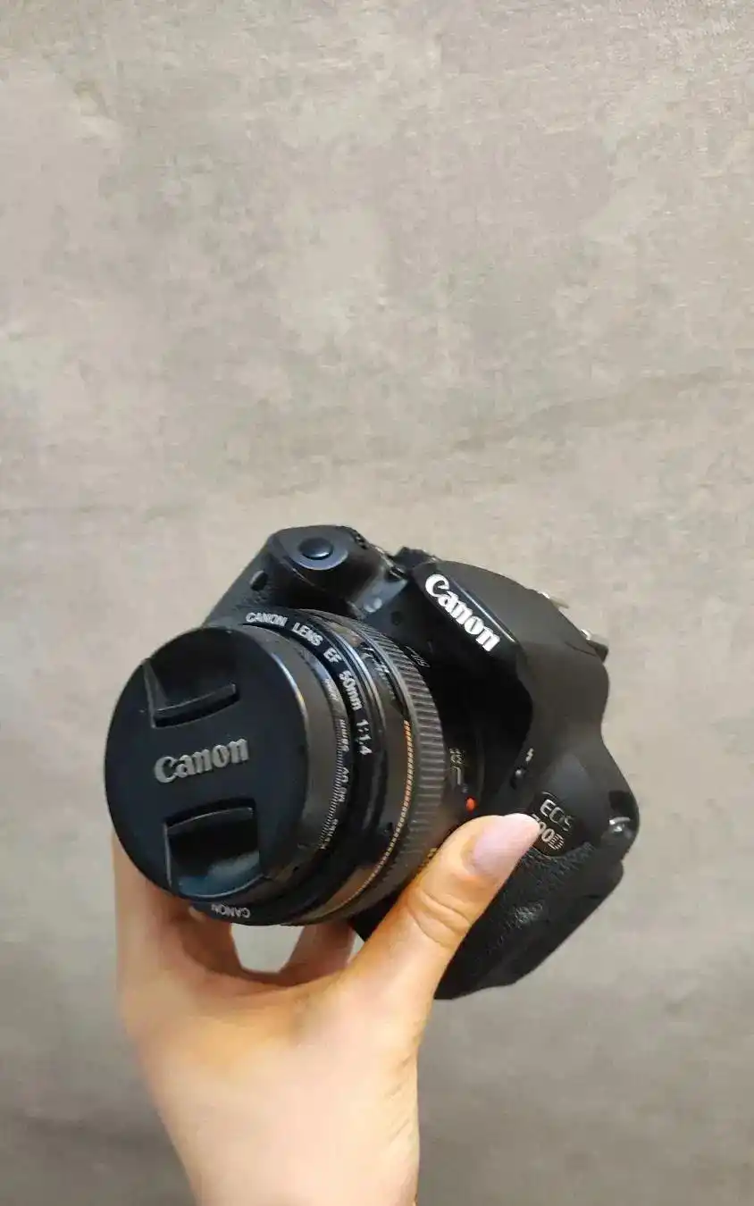 دوربین کنون 700d + لنز 50mm f 1.4 دست دو