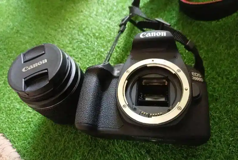 دوربین canon EOS2000D دست دو