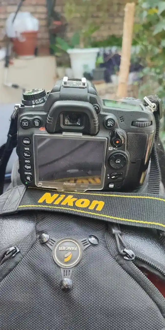 دوربین نیکون d7000 شخصی دست دو