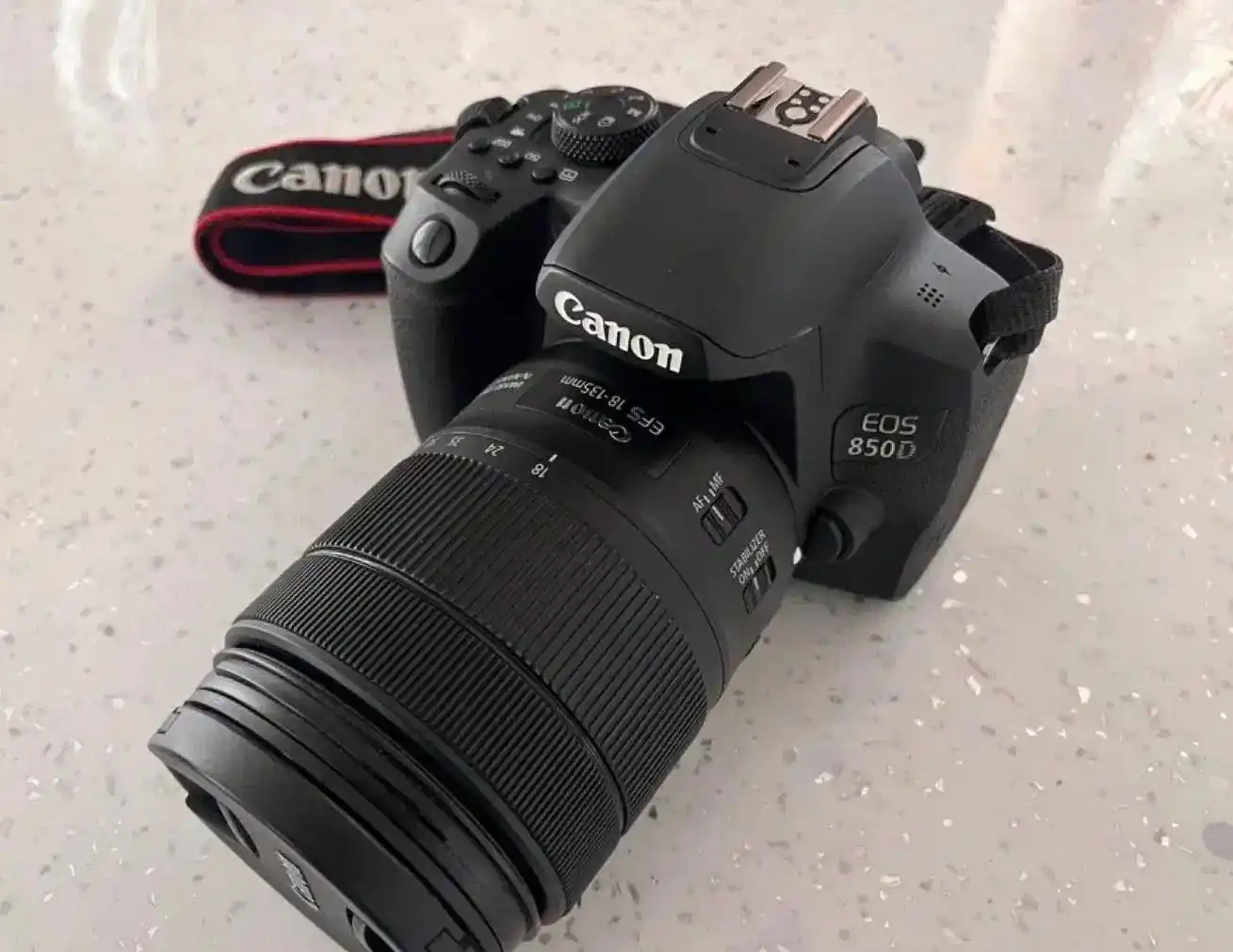 کیت کانن EOS 850D + لنز ۱۸-۱۳۵ USM با لوازم کامل دست دو