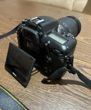 دوربین عکاسی D7500 با لنز 120 24  G4 دست دوم