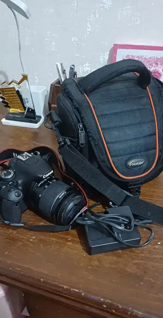 دوربین canon 600D دست دو