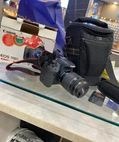 دوربین عکاسی canon 700d دست دو