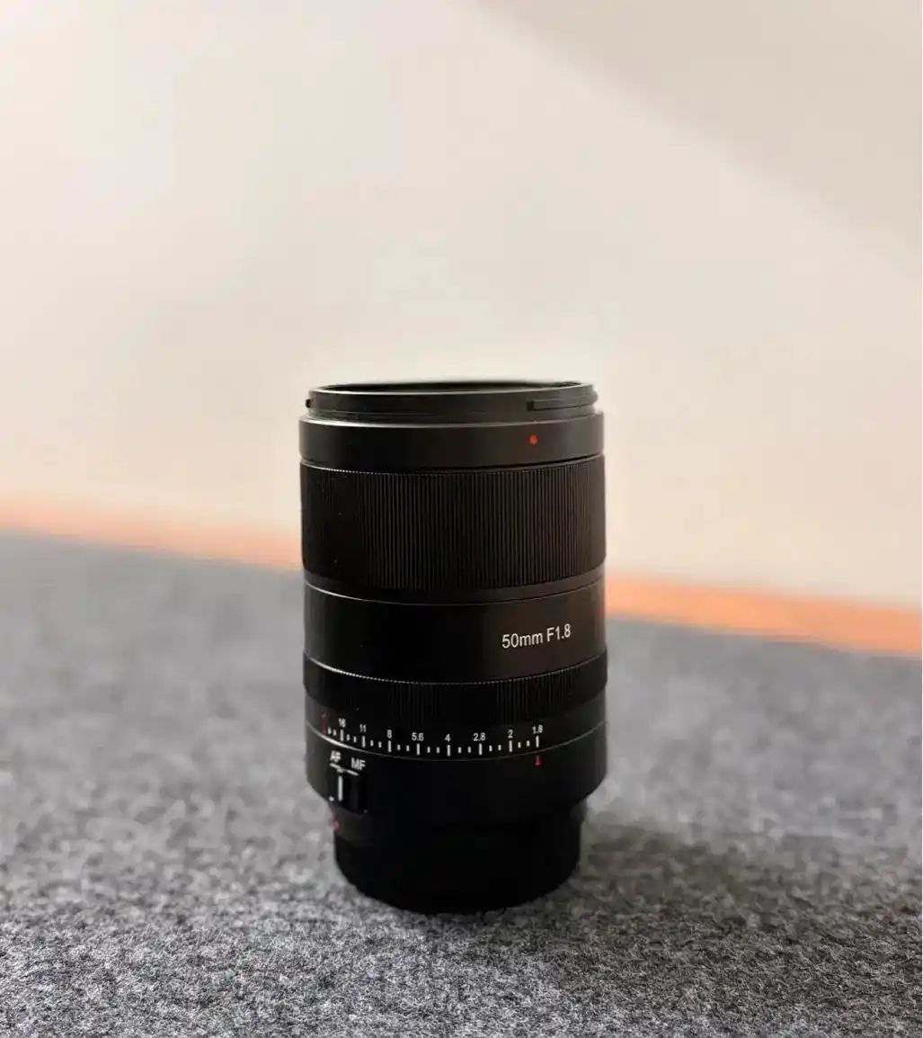لنز  50MM F1.8 مانت سونی دست دو