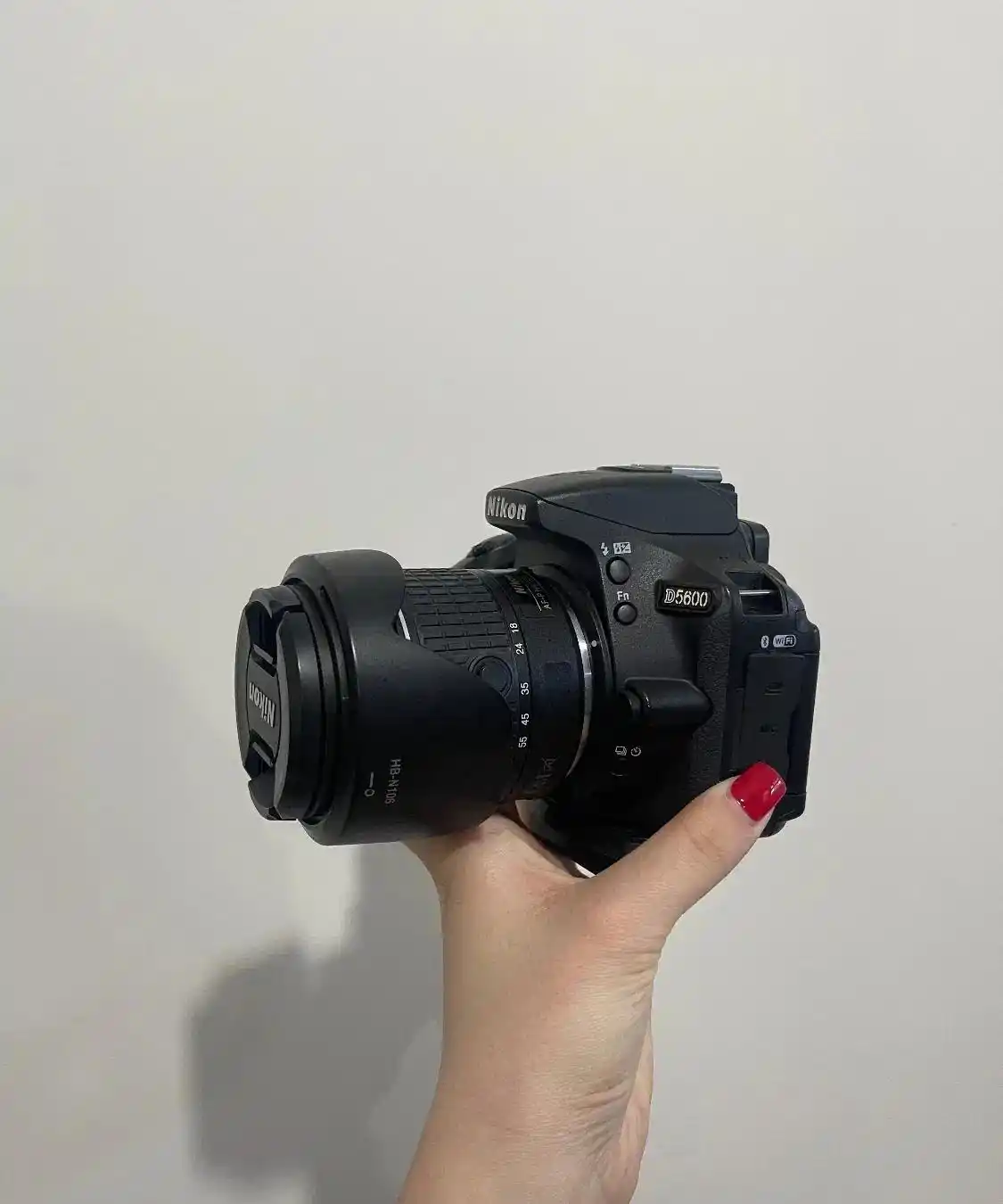 دوربین نیکون D5600 دست دو