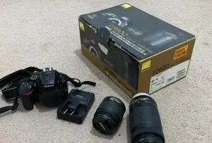 دوربین عکاسی حرفه ای Nikon D5600 بالوازم کامل و نو دست دوم
