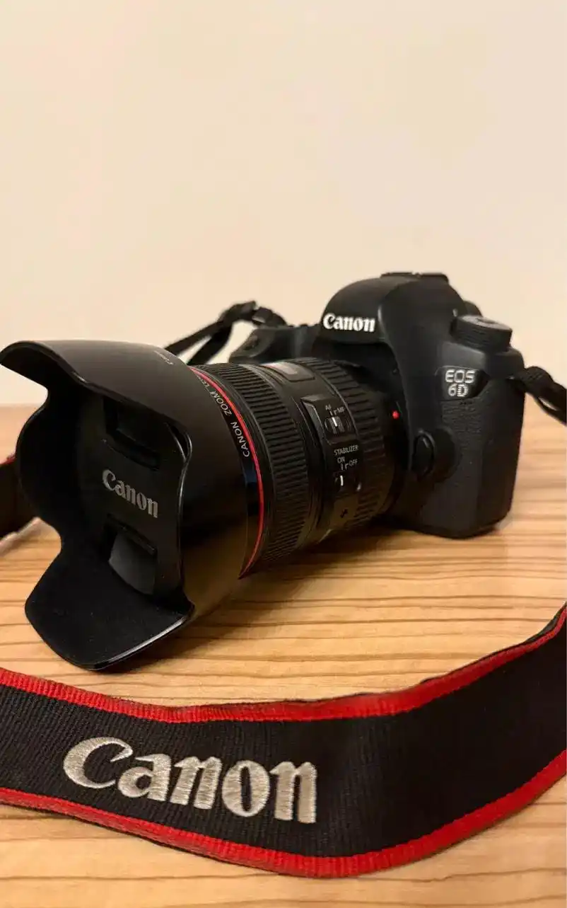 دوربین canon6d با لنز 24-105سری L و لازم دست دو
