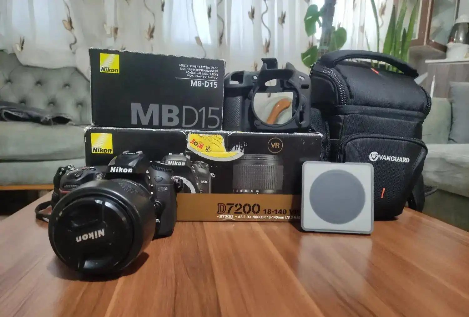 دوربین عکاسی نیکون D7200  NIKON دست دو