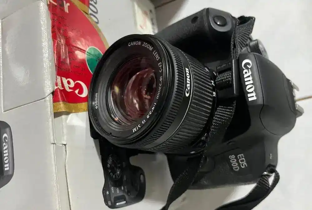 دوربین کنون800d دست دو