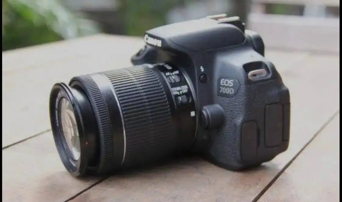 دوربین d700 کنون دست دو