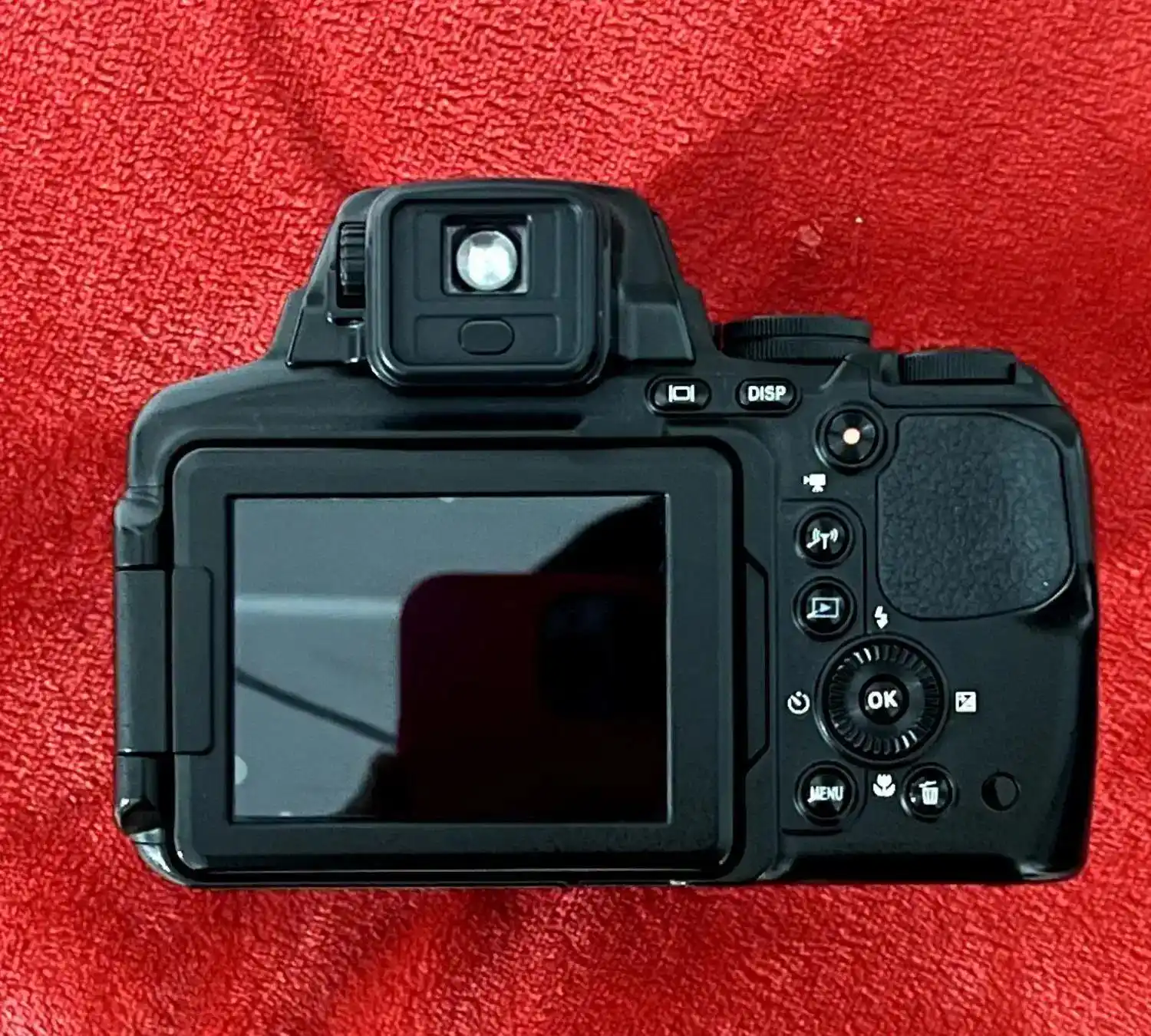 Nikon Coolpix P900 دست دو
