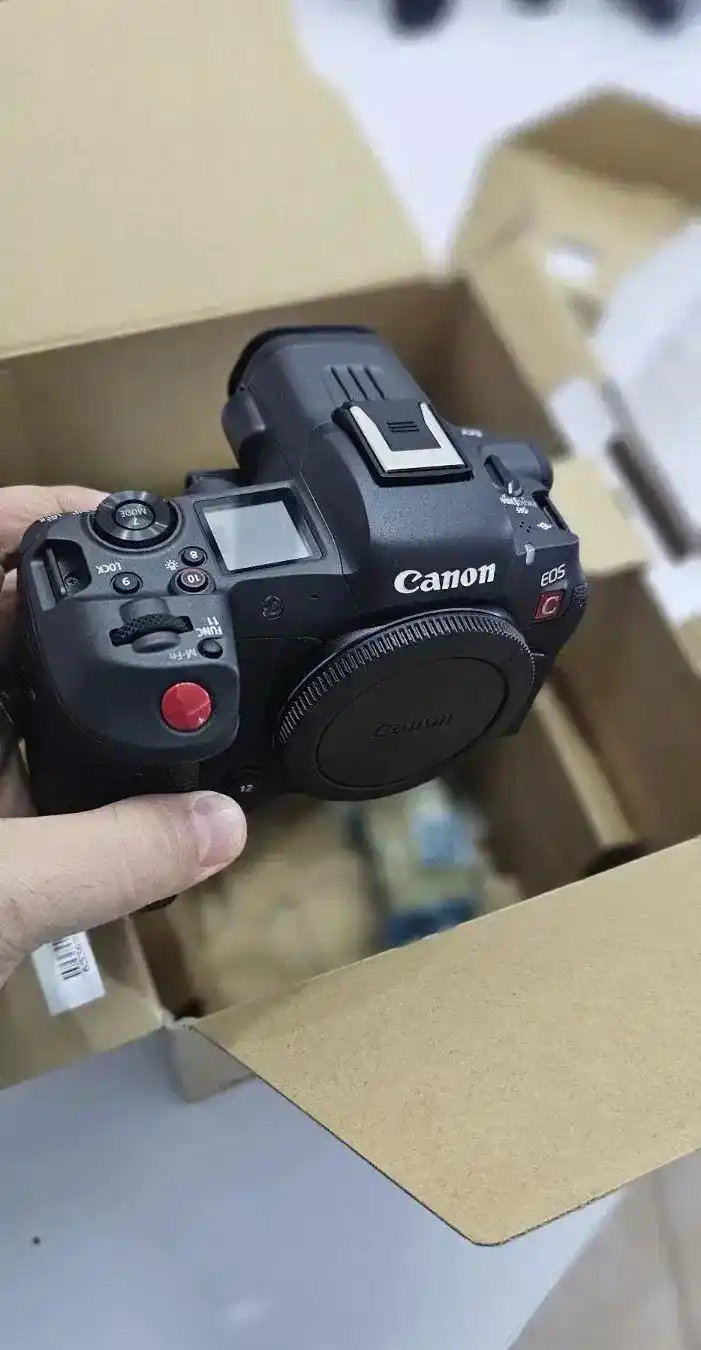 دوربین عکاسی و سینمایی کانن CANON R5C دست دو