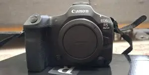 دوربین عکاسی و سینمایی کانن CANON R5C دست دوم