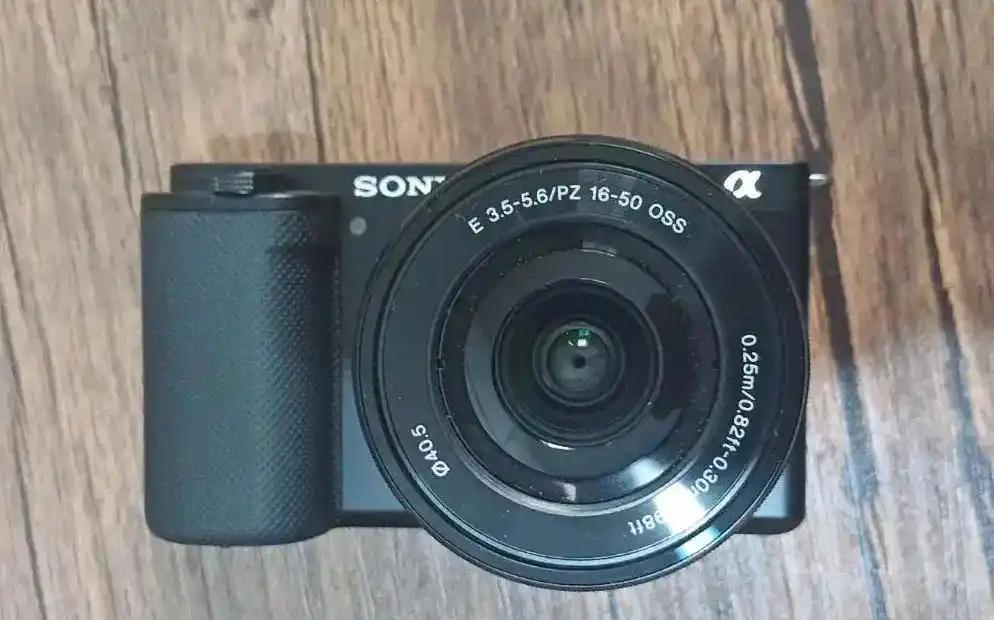 دوربین عکاسی فیلمبرداری سونی ZVE10 sony نو دست دو