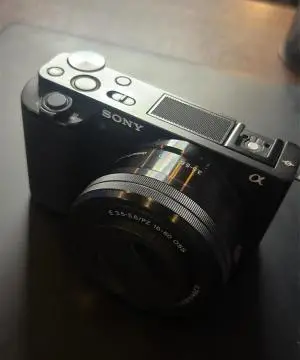 دوربین بدون آینه سونی دست دوم Sony zve10+16-50mm (100شات) دست دوم