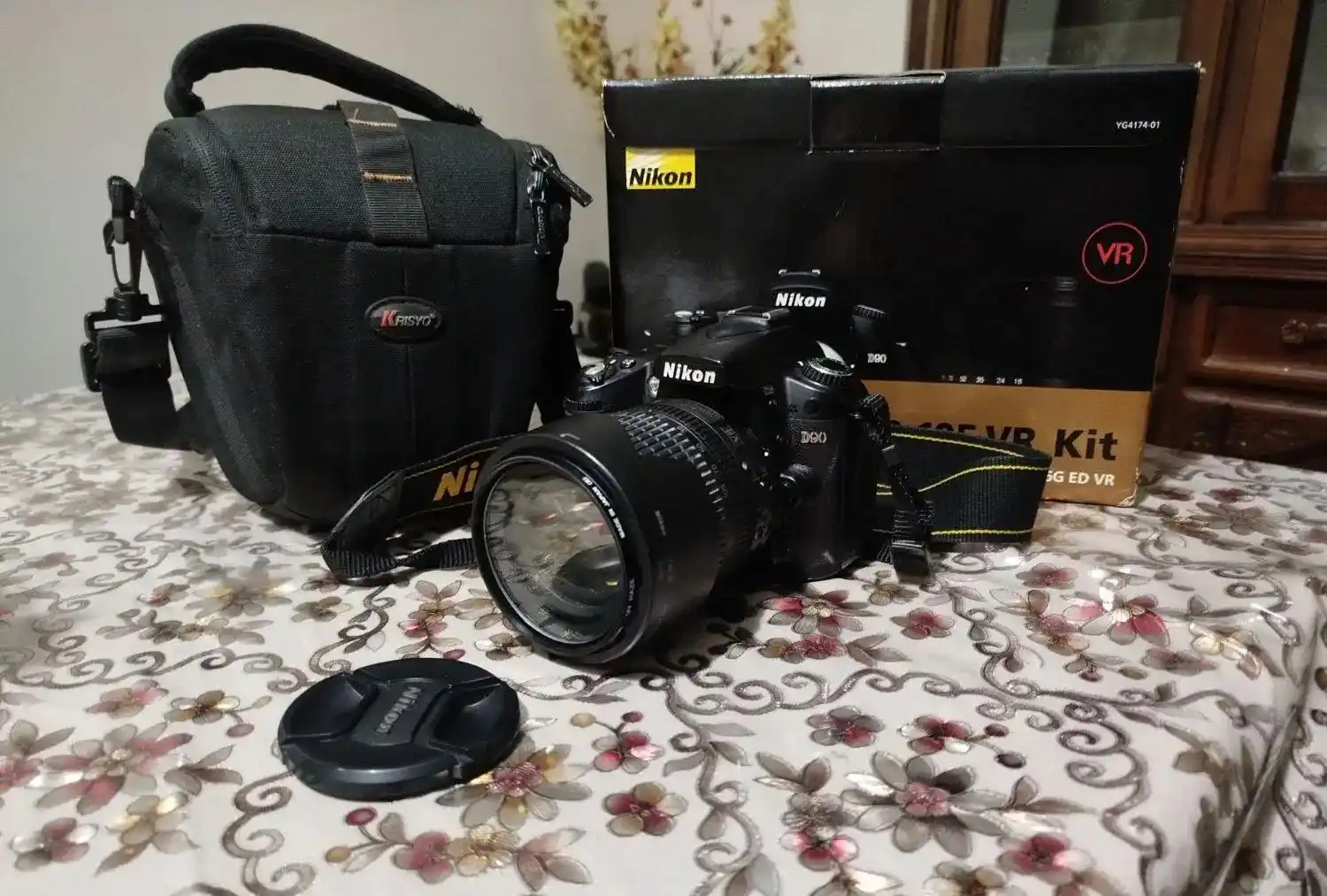 دوربین نیکون D90 با لنز 18-105 + کارت حافظه 64gb دست دو
