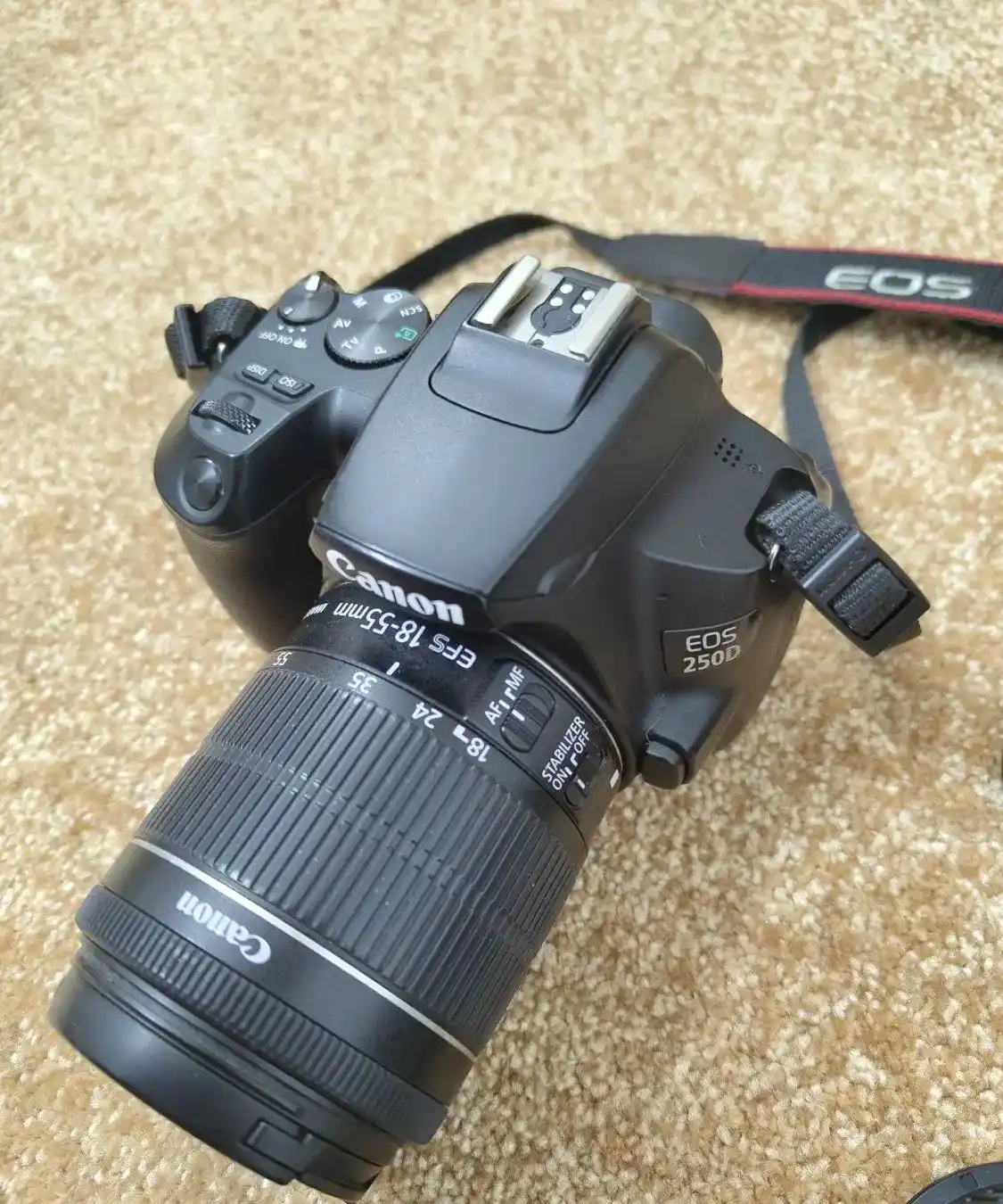 کنون 250D  با لنز اصلی دست دو