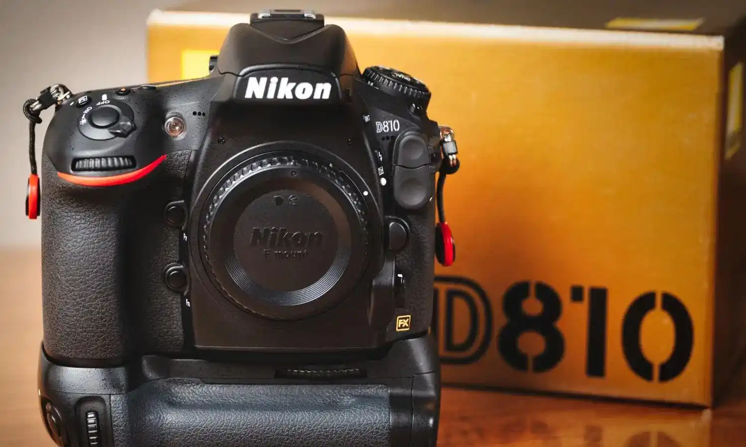 دوربین نیکون NIKON D810 + گریپ BATTERY GRIP MB-D12 دست دو