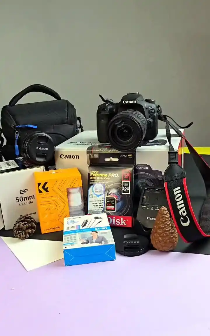 دوربین حرفه ای canon 90D پک کامل با لنز اضافه دست دو