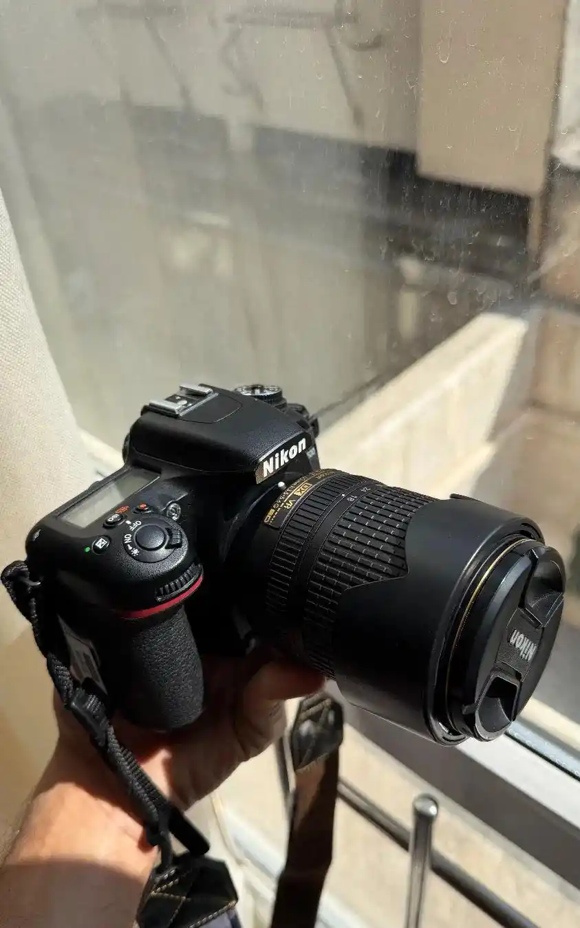 دوربین نیکون D7500 دست دو