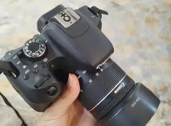 دوربین 800d دست دو