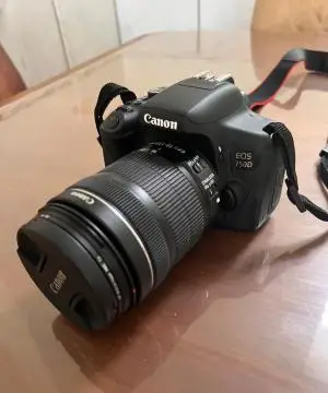 دوربین canon eos 750D + لنز 55 - 18 دست دوم