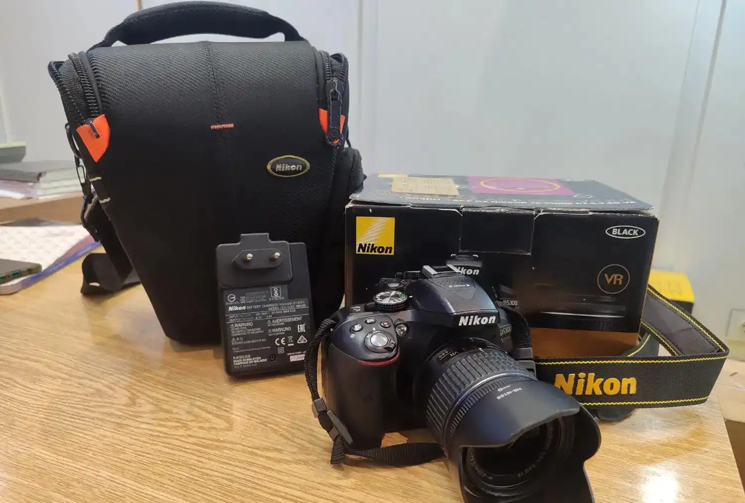 دوربین نیکون D5300 دست دو