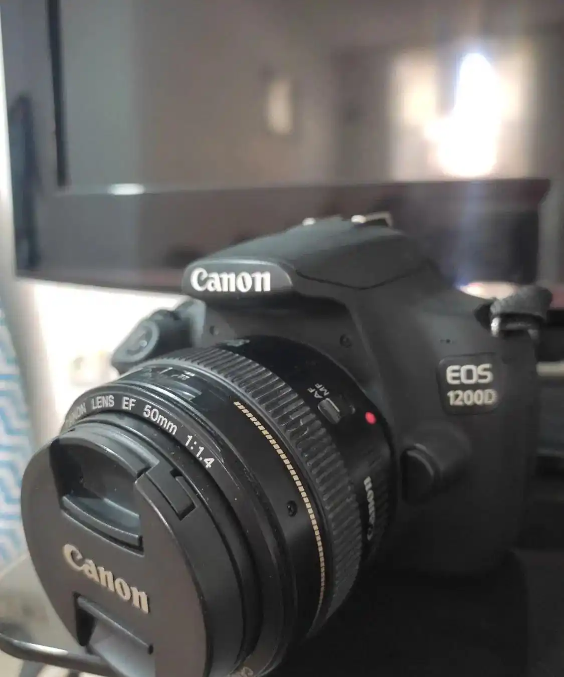 Canon 1200D +50mm f1.4 دست دو
