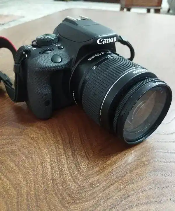 دوربین 100D canon دست دو