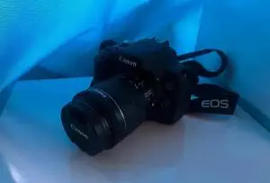 دوربین Canon 750d با لنز55-18 دست دوم