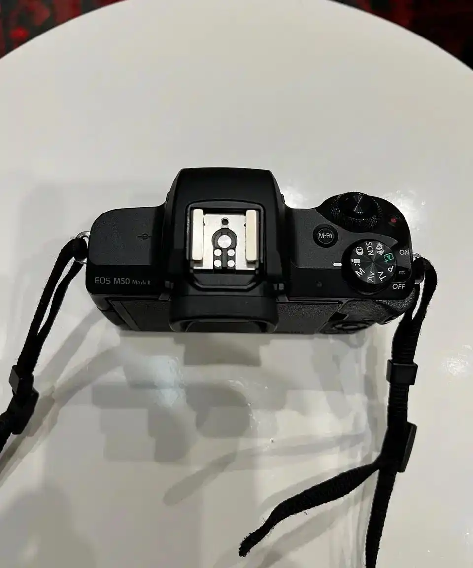 دوربینcanon M50 mark ll دست دو