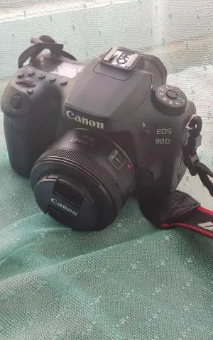 دوربین کنون 90d دست دوم