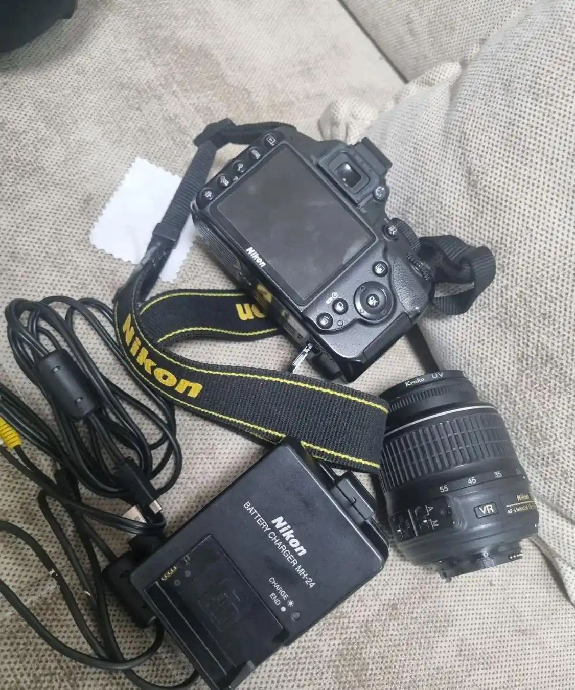 دوربین نیکون d3200 دست دو