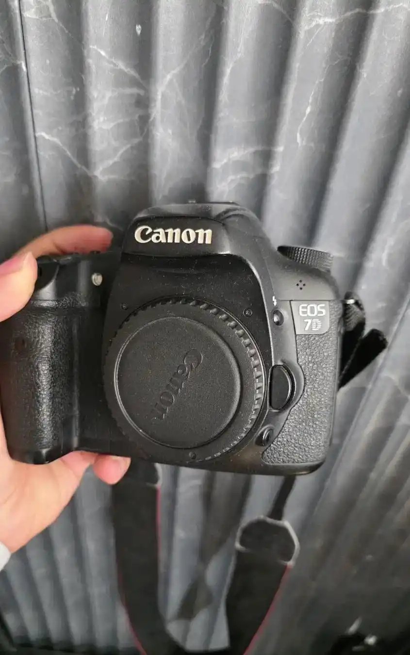 دوربین 7d canon دست دو